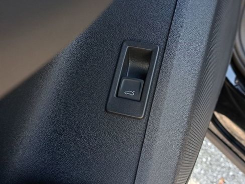 Certified 2025 Audi Q5 2.0T Premium w/ Convenience Package image 21