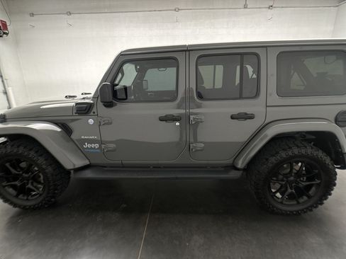 Used 2021 Jeep Wrangler Unlimited Sahara w/ Cold Weather Group AWD/4WD image 5