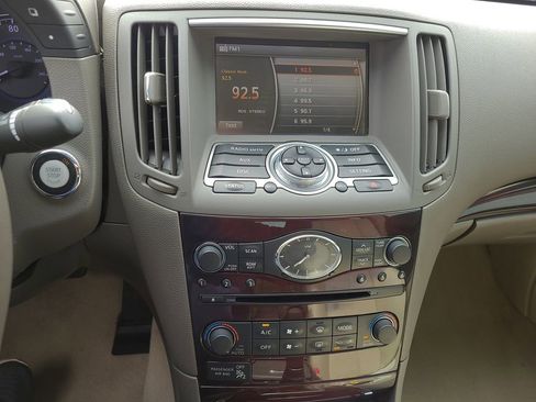 Used 2013 INFINITI G37 x w/ Premium Pkg image 23