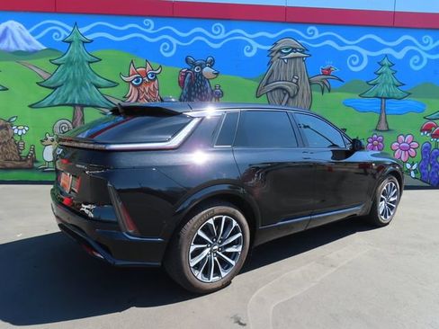 Certified 2024 Cadillac Lyriq Sport w/ LPO, Floor Liner Package AWD/4WD image 4