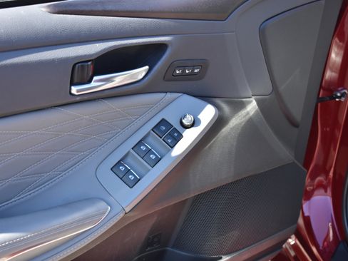 Used 2020 Toyota Avalon Limited image 25