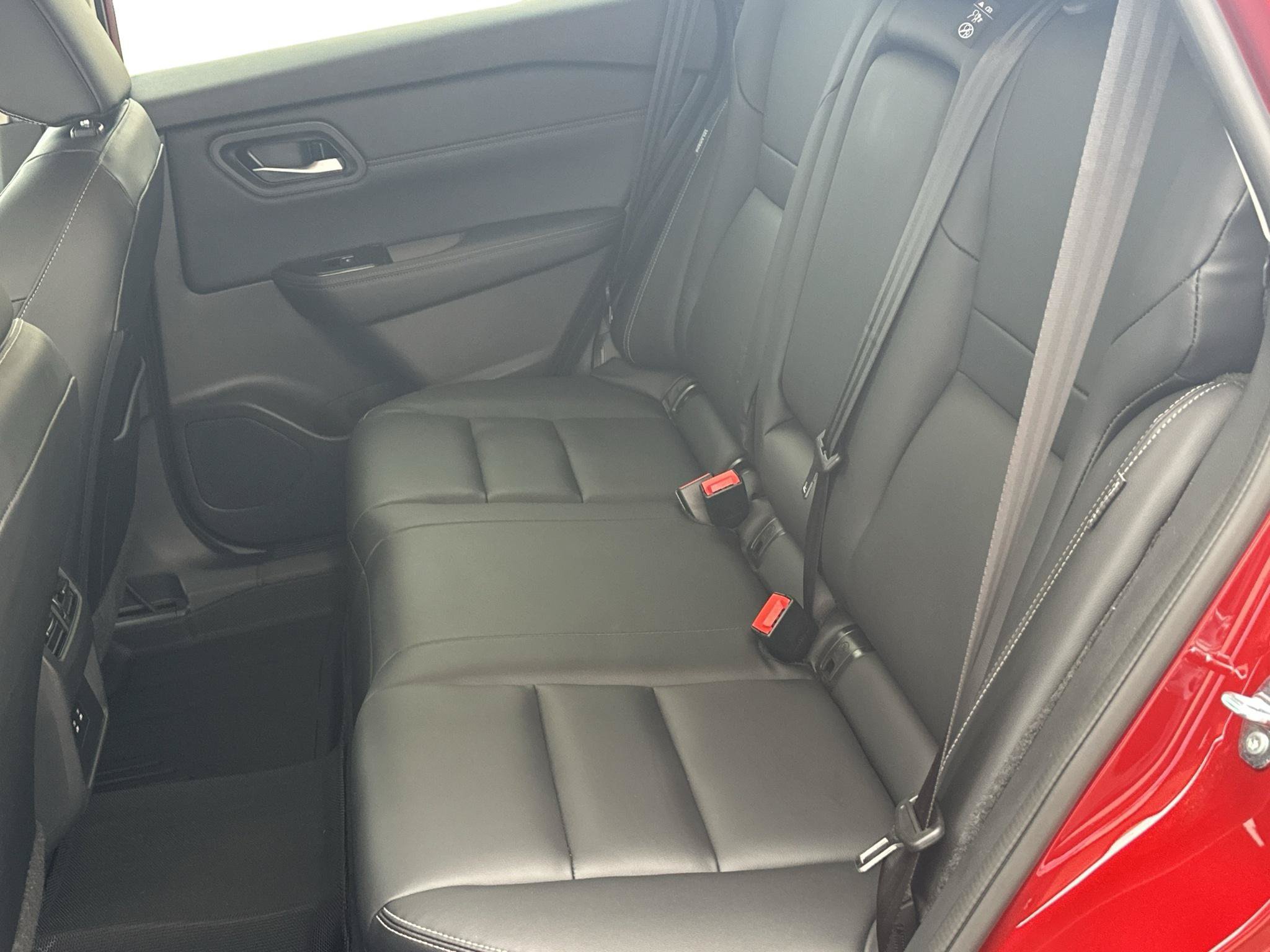 Used 2025 Nissan Rogue SL AWD/4WD image 5