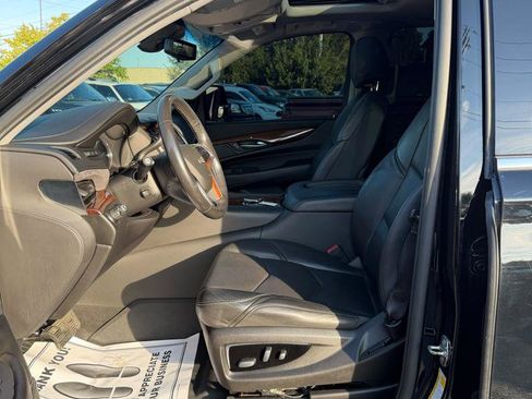 Used 2019 Cadillac Escalade Luxury AWD/4WD image 15