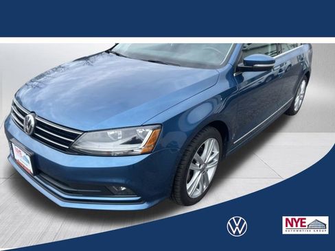 Used 2017 Volkswagen Jetta SEL FWD image 1