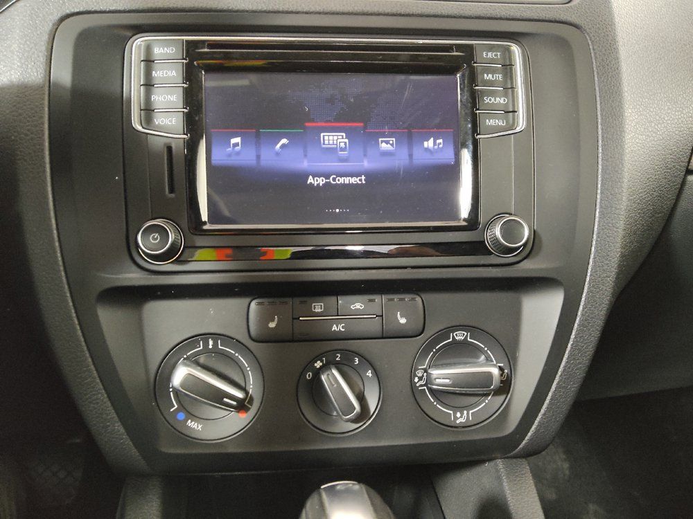Used 2017 Volkswagen Jetta SE FWD image 25