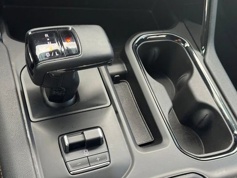 Certified 2025 GMC Sierra 1500 AT4 w/ AT4 Preferred Package AWD/4WD image 37