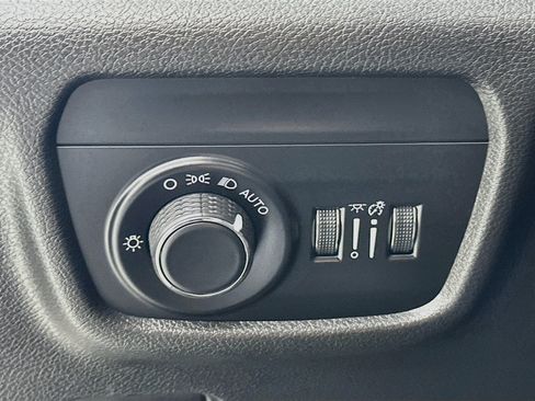 Used 2023 Jeep Grand Cherokee Laredo AWD/4WD image 10