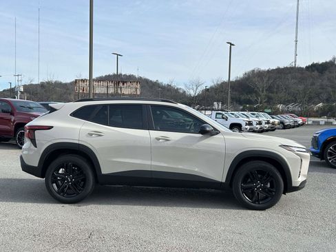 New 2026 Chevrolet Trax ACTIV w/ Sunroof Package image 2