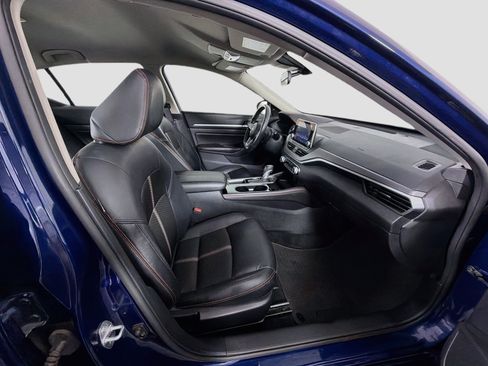 Used 2024 Nissan Altima 2.5 SR FWD image 31