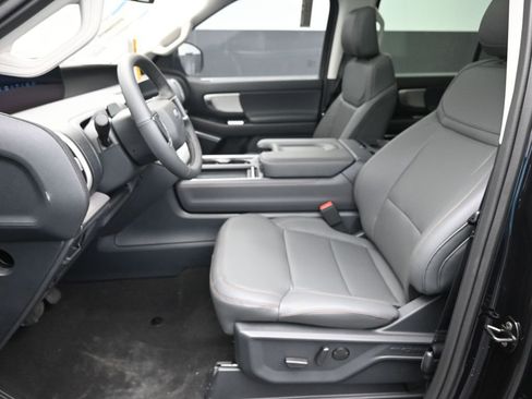 New 2025 Ford Expedition Active image 18