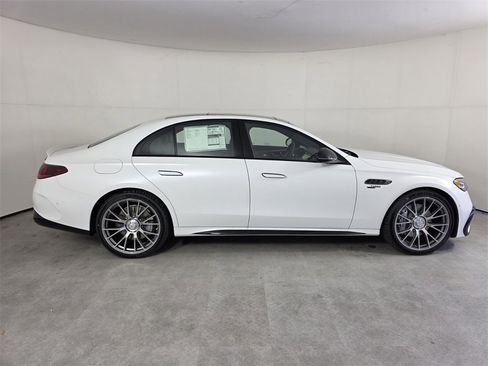 New 2026 Mercedes-Benz E 53 AMG e 4MATIC Sedan image 3