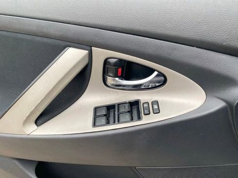 Used 2011 Toyota Camry SE w/ SE Extra-Value Pkg #1 FWD image 17