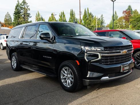 Used 2021 Chevrolet Suburban LT image 1
