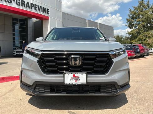Used 2025 Honda CR-V EX image 3