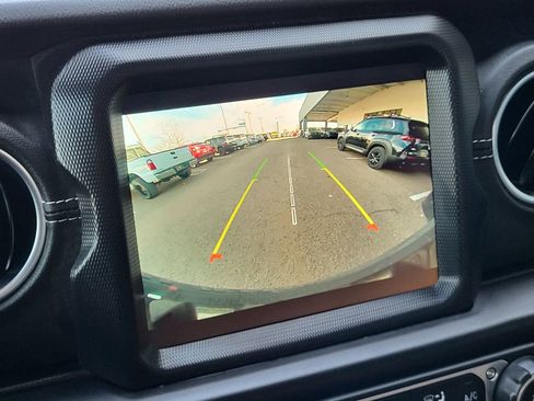 Used 2023 Jeep Wrangler Sahara w/ Cold Weather Group image 17