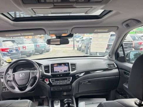 Used 2018 Honda Pilot Touring image 7