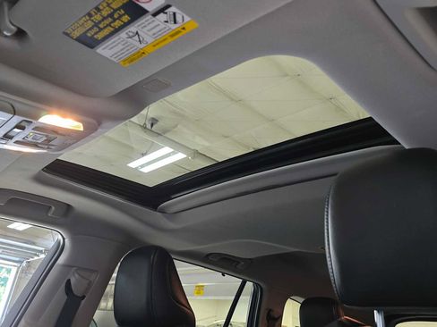 Used 2022 Toyota Highlander Limited AWD/4WD image 23