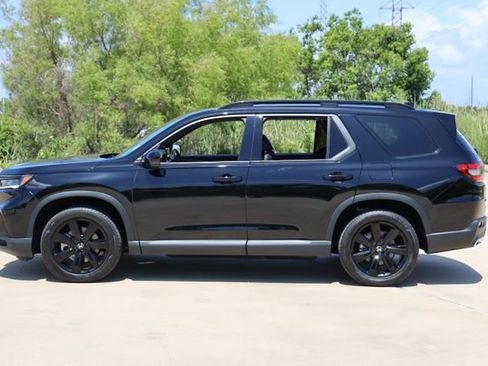 Certified 2025 Honda Pilot Black Edition image 5