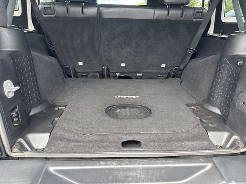 Used 2015 Jeep Wrangler Unlimited Rubicon AWD/4WD image 5