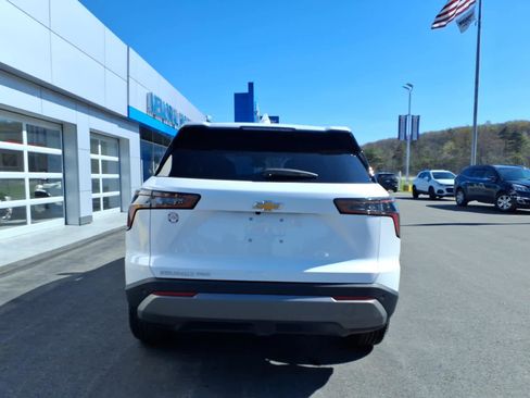 Used 2026 Chevrolet Equinox LT w/ Convenience Package II image 6