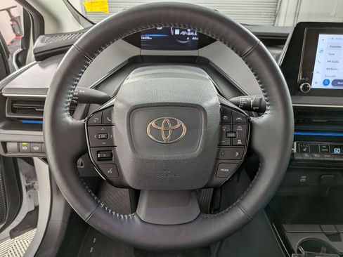 Used 2025 Toyota Prius FWD image 13