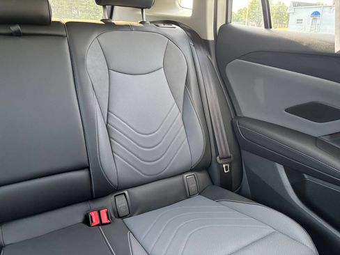 Used 2026 Volkswagen Tiguan SE AWD/4WD image 38