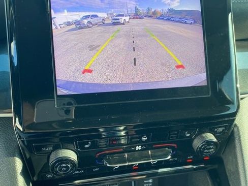 Used 2022 Jeep Grand Cherokee L Laredo w/ Luxury Tech Group I image 17