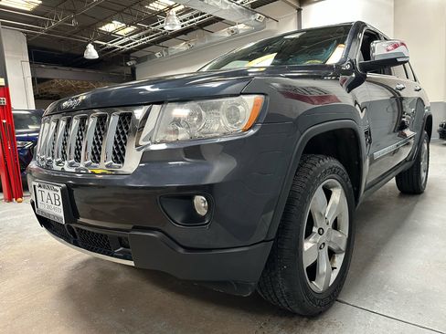 Used 2013 Jeep Grand Cherokee Overland w/ Advance Technology Group image 6