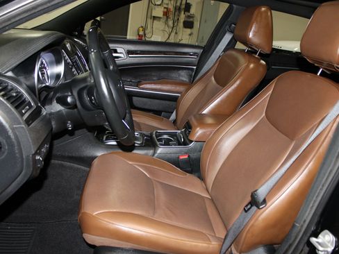 Used 2019 Chrysler 300 Limited w/ Safetytec Plus Group RWD image 30