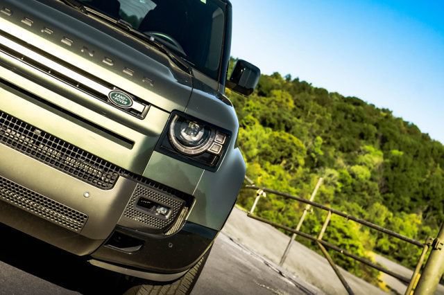 Used 2023 Land Rover Defender 110 X-Dynamic SE AWD/4WD image 12