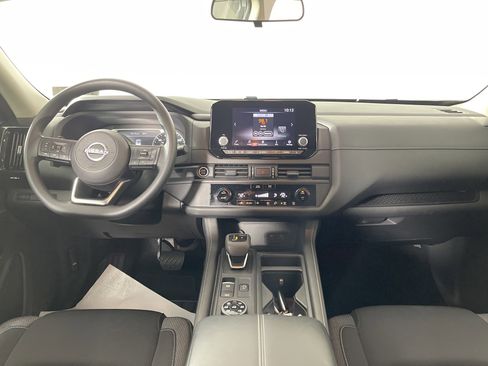 Used 2024 Nissan Pathfinder S image 15