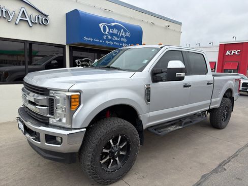Used 2017 Ford F250 XLT w/ XLT Premium Package image 2