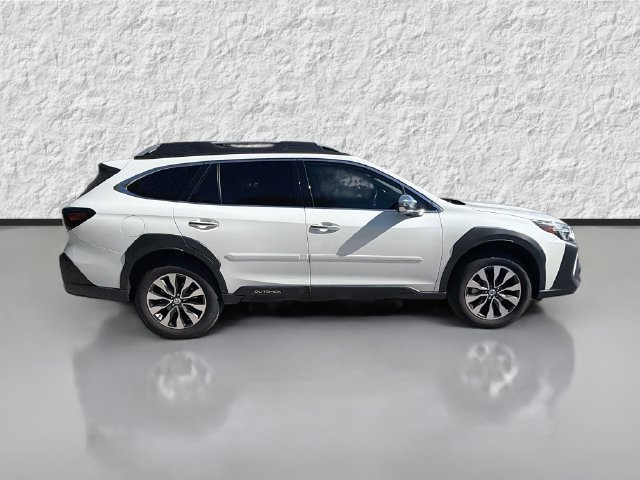 Used 2025 Subaru Outback Touring AWD/4WD image 2