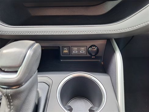 Used 2024 Toyota Highlander LE image 15