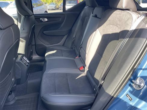 Used 2024 Volvo XC40 Recharge Plus w/ Protection Package Premier image 18