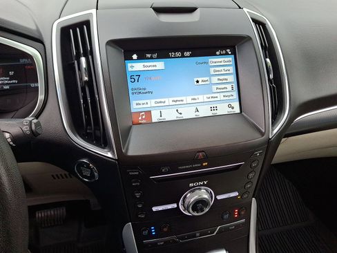 Used 2018 Ford Edge Titanium w/ Equipment Group 302A AWD/4WD image 14