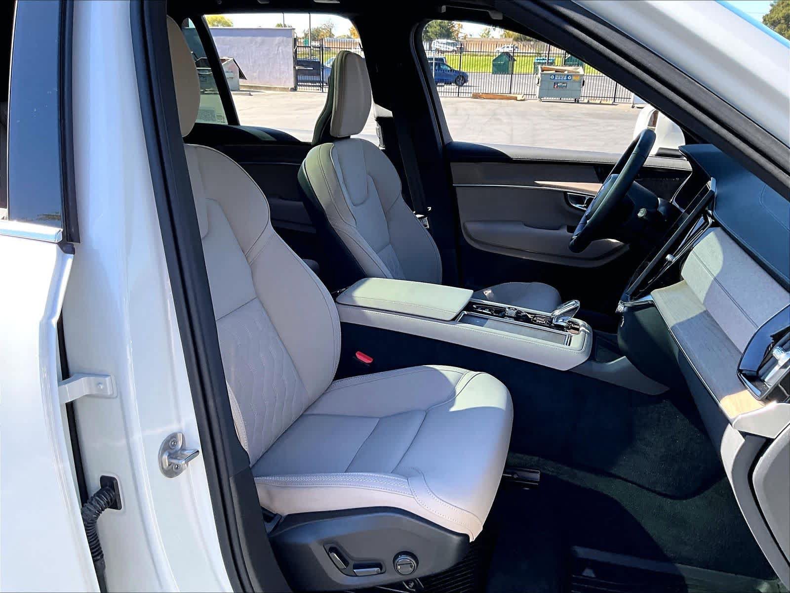 Used 2026 Volvo XC90 T8 Plus w/ Protection Package Premier AWD/4WD image 11