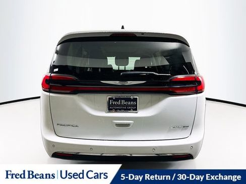 Used 2023 Chrysler Pacifica Limited FWD image 7