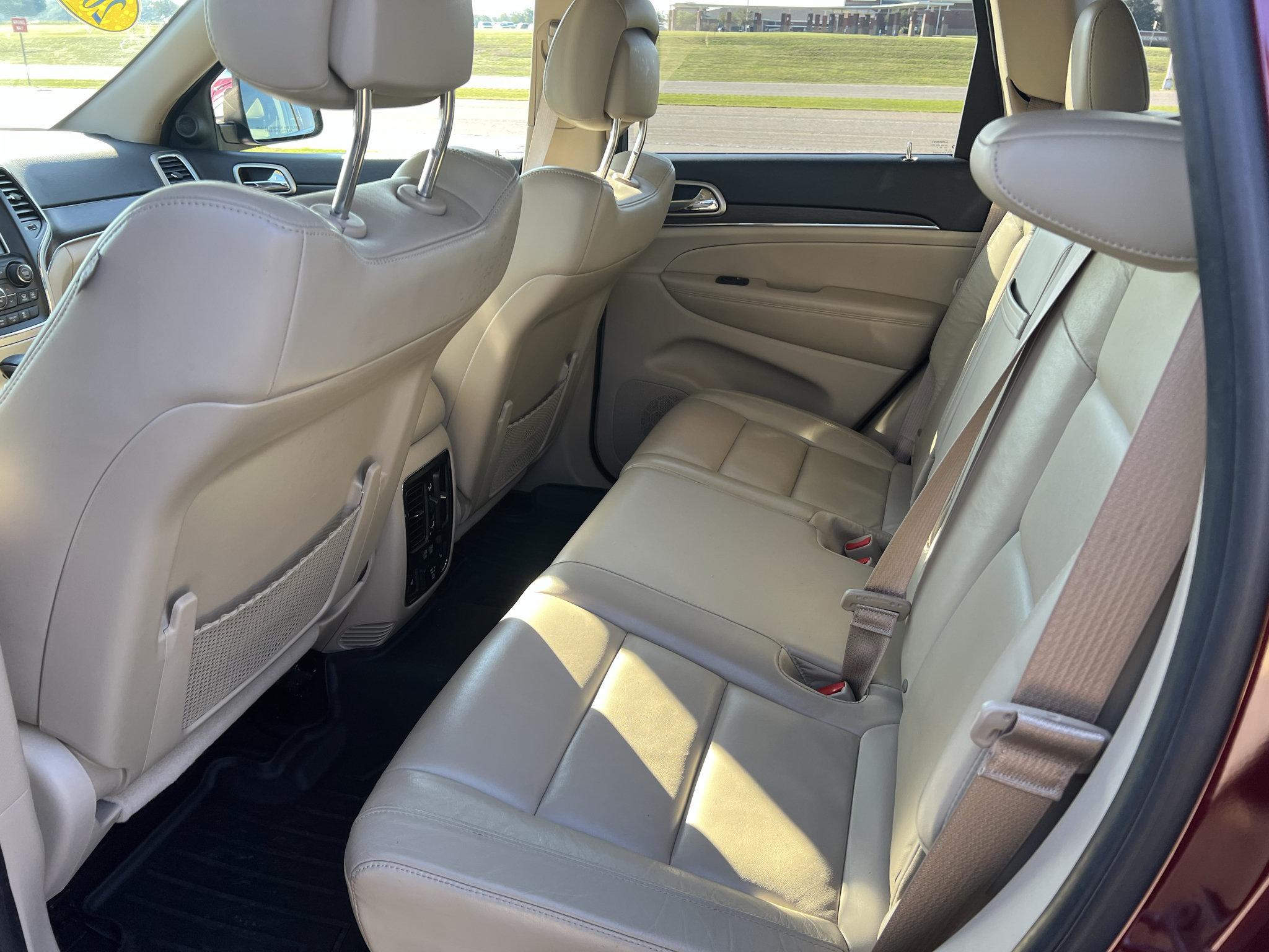 Used 2017 Jeep Grand Cherokee Limited AWD/4WD image 15