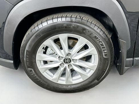 Certified 2025 Toyota Corolla Cross LE FWD image 31