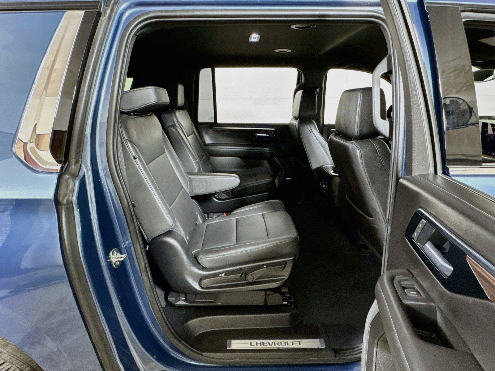Certified 2026 Chevrolet Suburban LT w/ Comfort Package AWD/4WD image 27