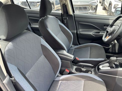 Used 2025 Nissan Versa SV FWD image 31