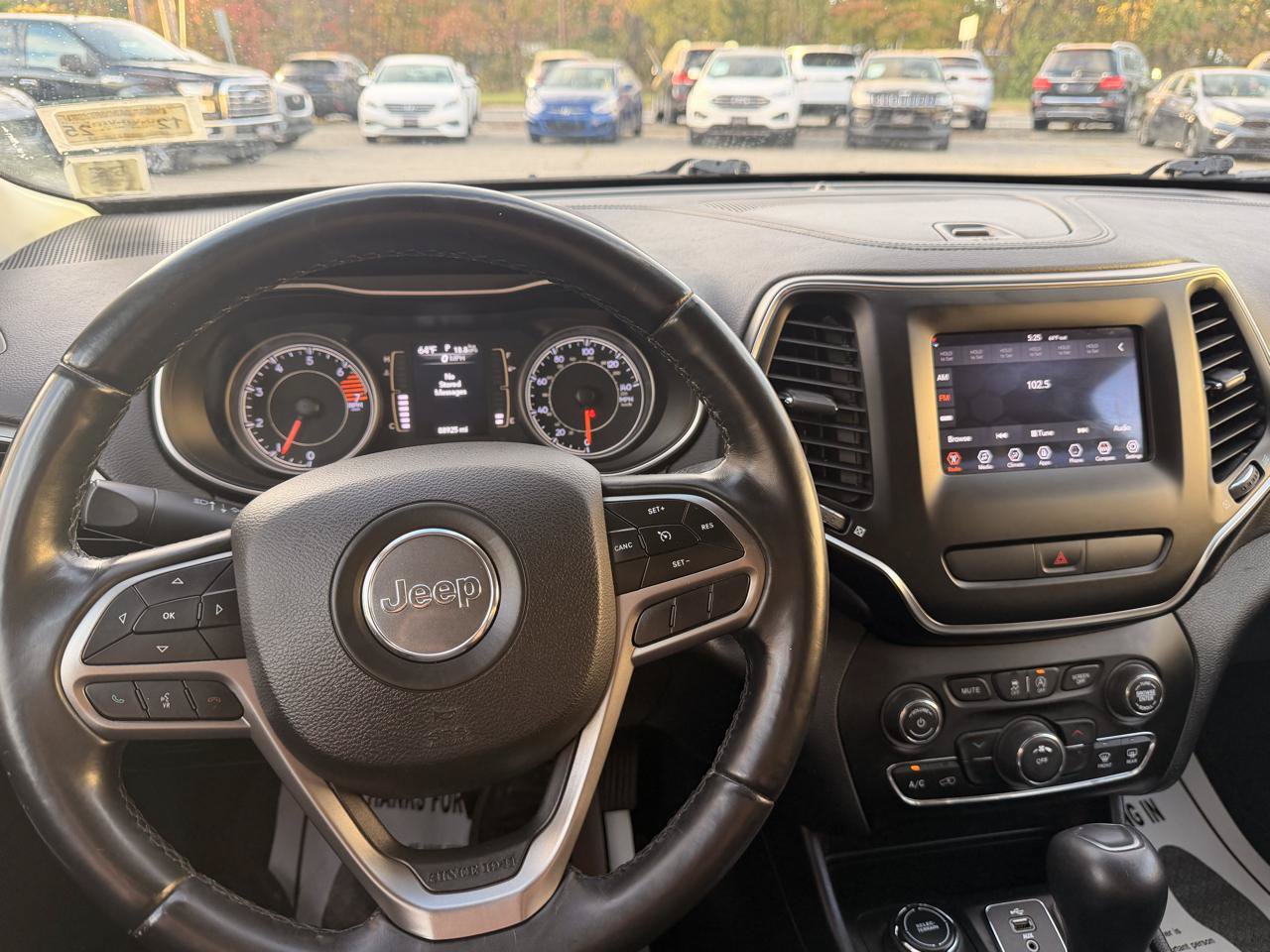 Used 2019 Jeep Cherokee Latitude Plus AWD/4WD image 27