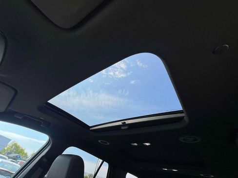 Used 2023 Chevrolet Traverse RS AWD/4WD image 34