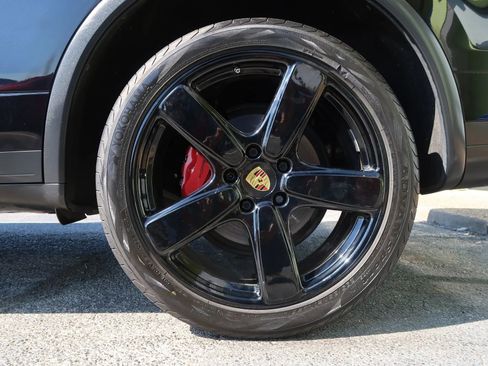 Used 2018 Porsche Cayenne S image 56