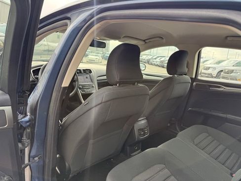 Used 2019 Ford Fusion SE FWD image 8