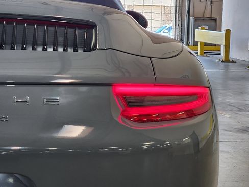 Used 2018 Porsche 911 Carrera RWD image 22