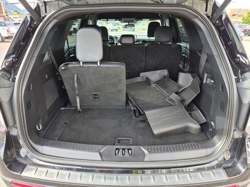 Used 2025 Ford Explorer ST-Line w/ ST-Line Street Pack AWD/4WD image 33