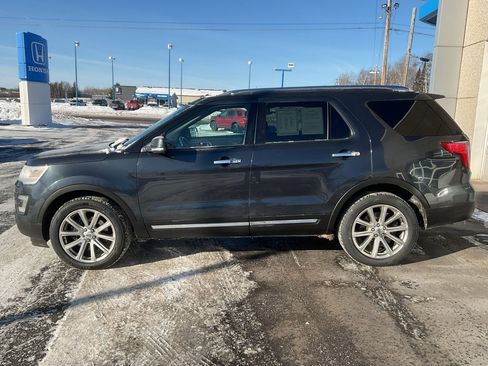Used 2017 Ford Explorer Limited image 8