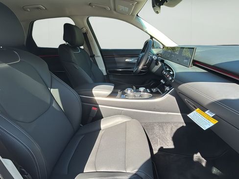 Certified 2026 Genesis GV70 2.5T AWD/4WD image 35